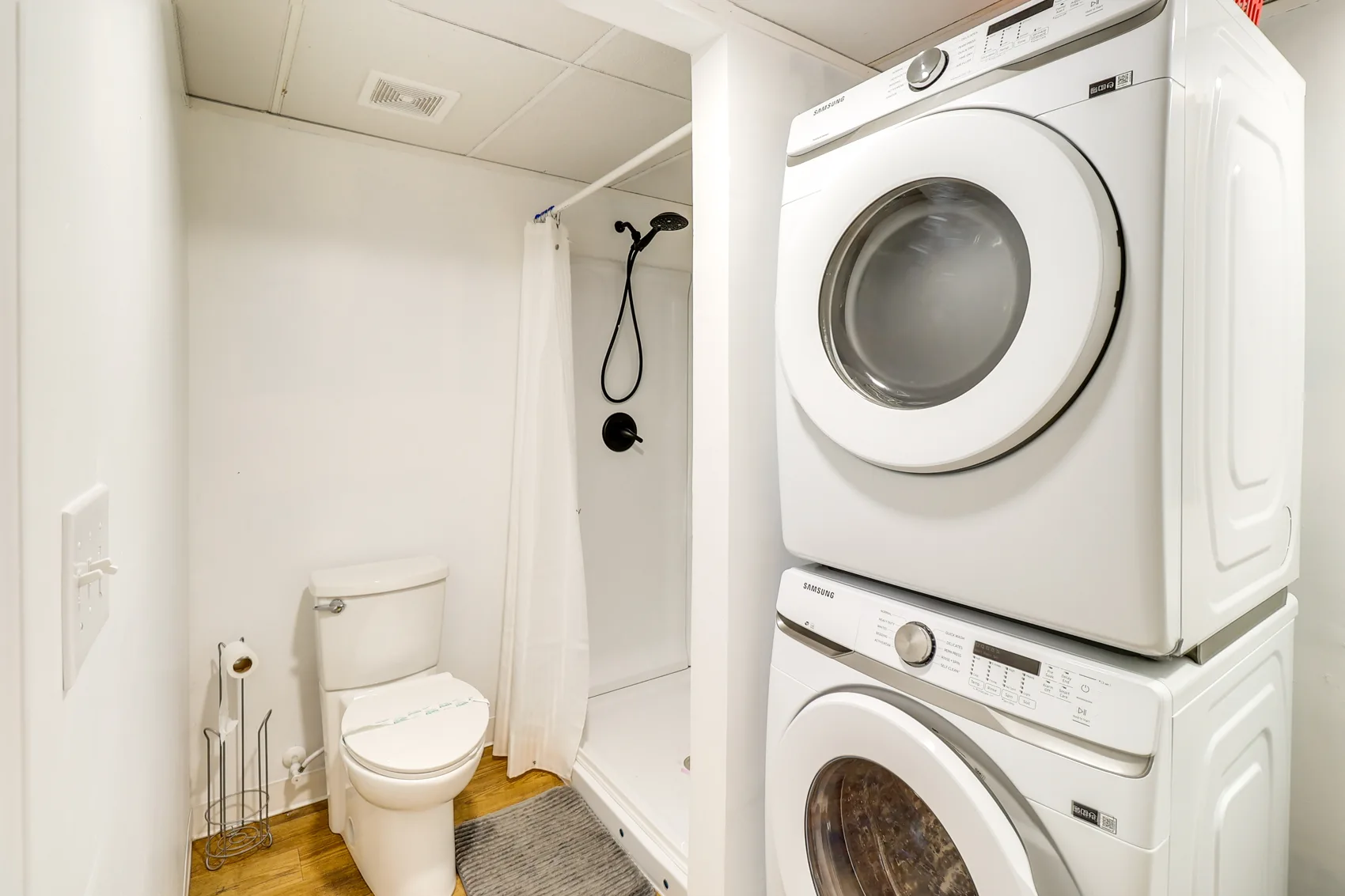 Captains Quarters photograph 19