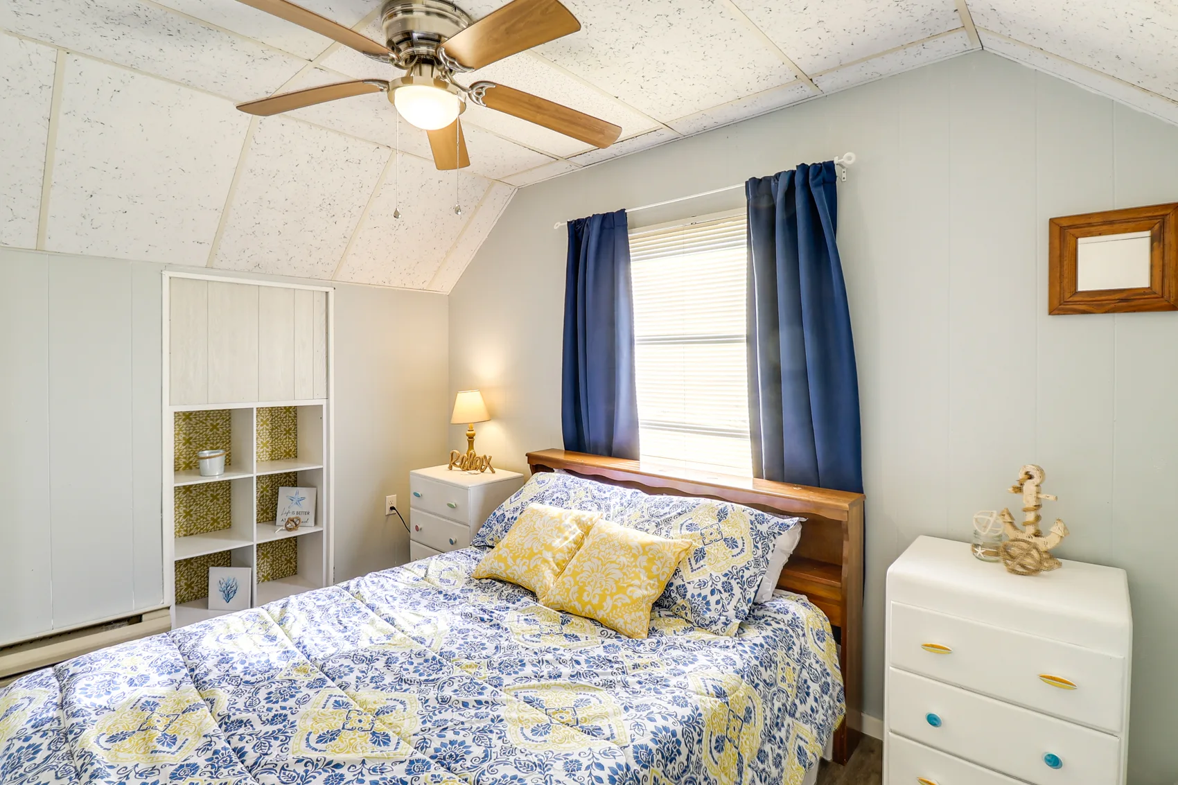 Captains Quarters photograph 21