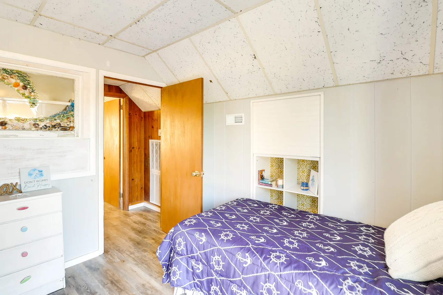 Captains Quarters photograph 24